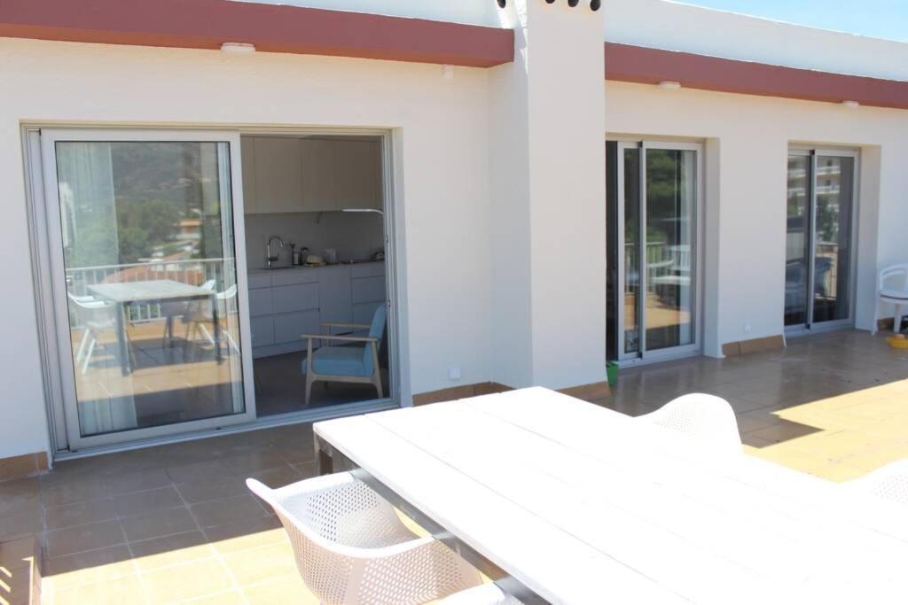 Beautiful Loft, Huge Sunny Terrace, View Over The Beach And Sea Roses Exterior photo