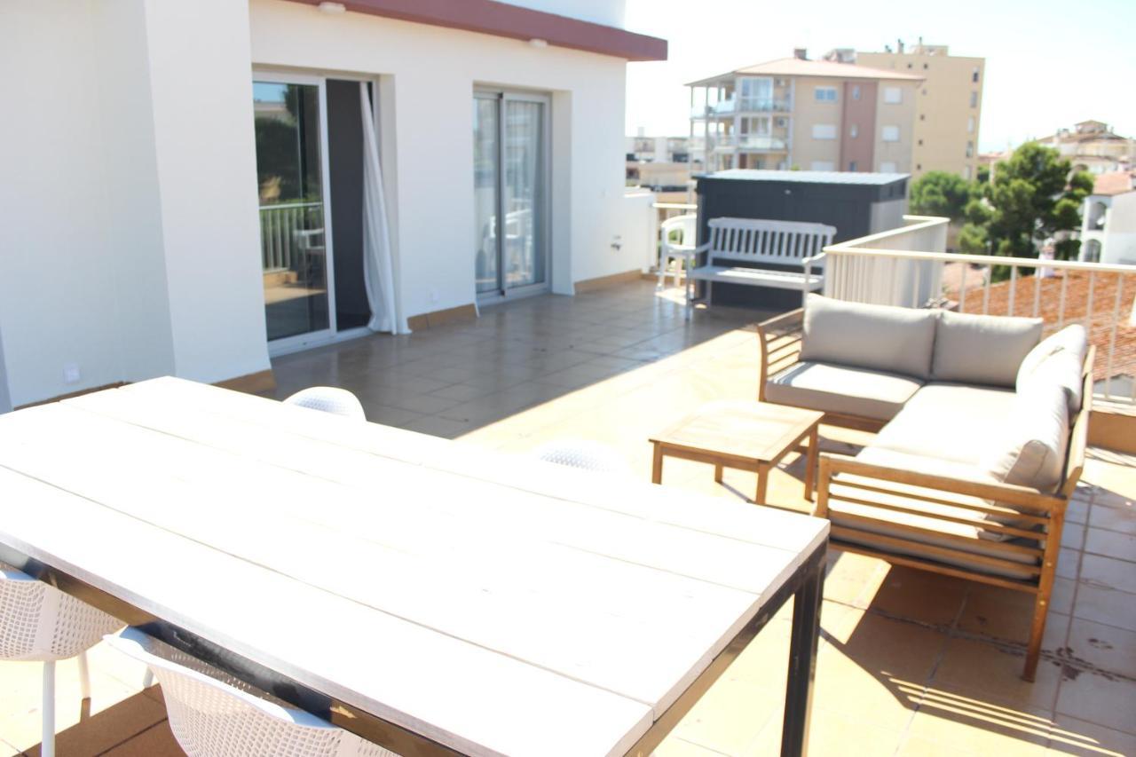 Beautiful Loft, Huge Sunny Terrace, View Over The Beach And Sea Roses Exterior photo