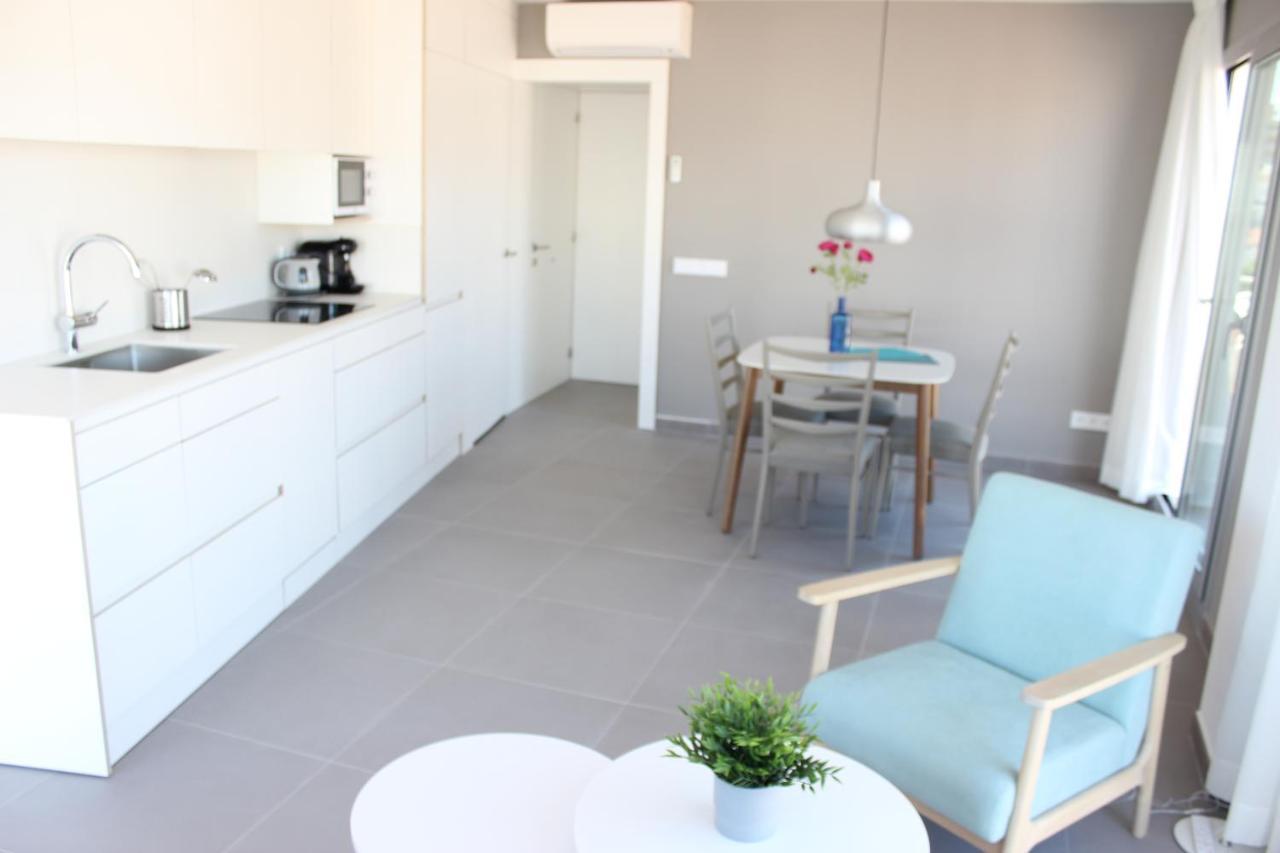Beautiful Loft, Huge Sunny Terrace, View Over The Beach And Sea Roses Exterior photo