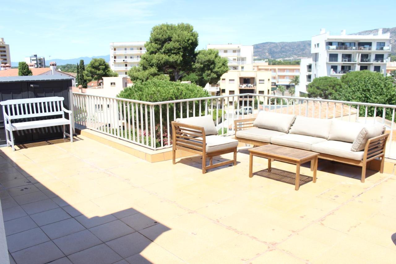 Beautiful Loft, Huge Sunny Terrace, View Over The Beach And Sea Roses Exterior photo