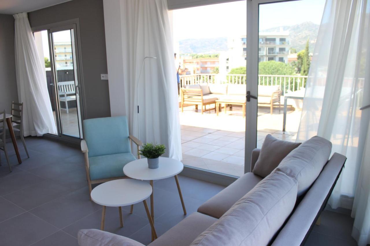 Beautiful Loft, Huge Sunny Terrace, View Over The Beach And Sea Apartment Roses Exterior photo