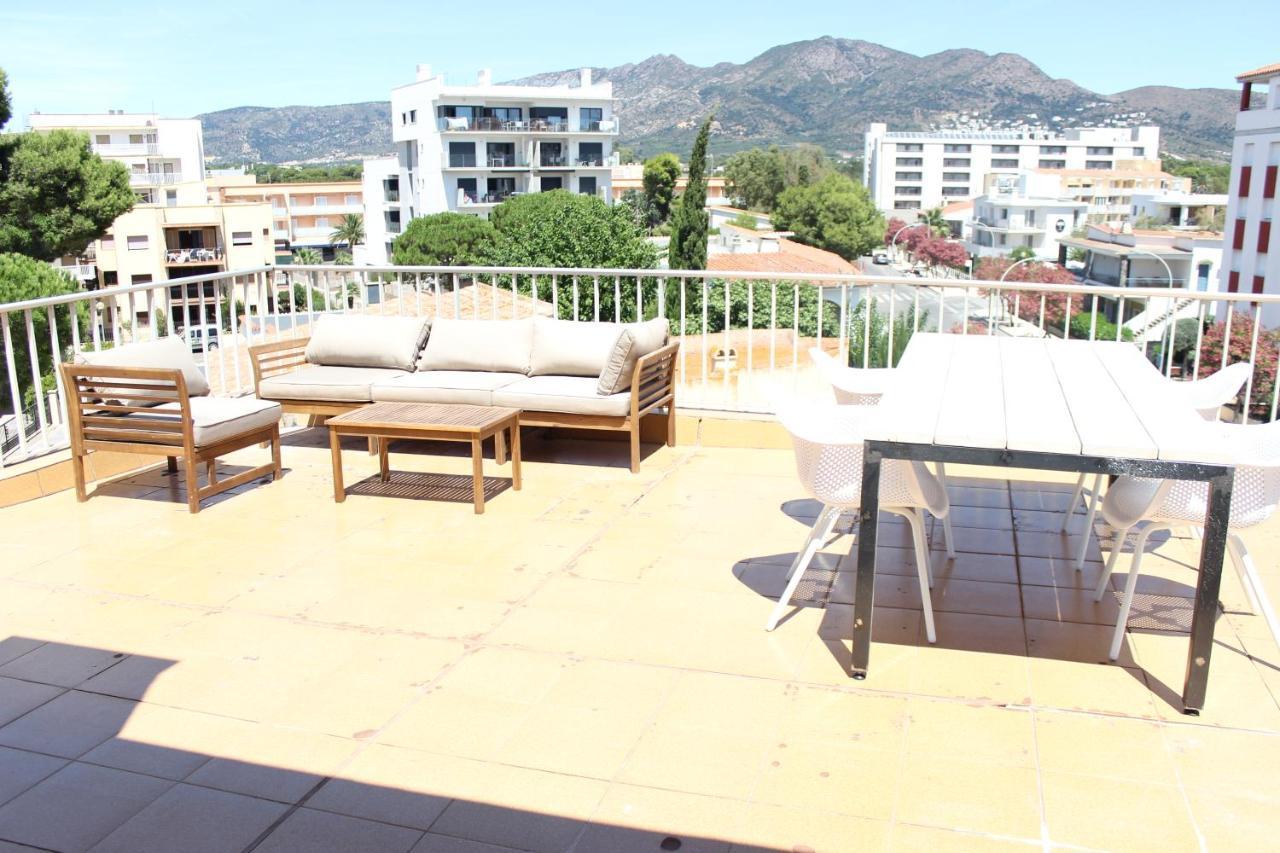 Beautiful Loft, Huge Sunny Terrace, View Over The Beach And Sea Roses Exterior photo