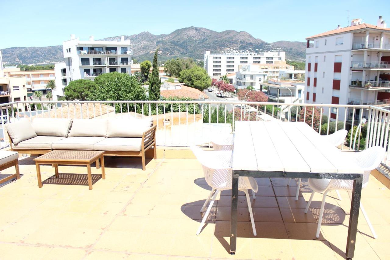 Beautiful Loft, Huge Sunny Terrace, View Over The Beach And Sea Roses Exterior photo
