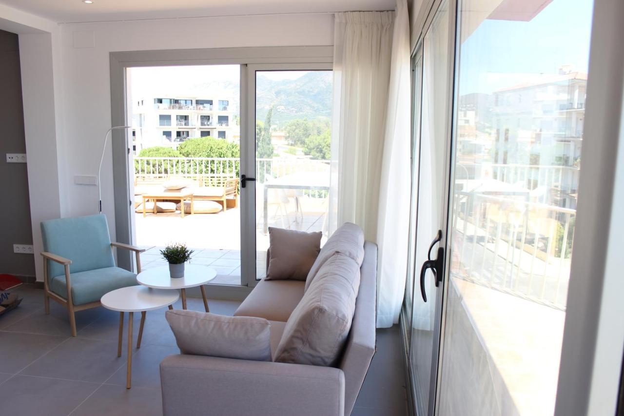 Beautiful Loft, Huge Sunny Terrace, View Over The Beach And Sea Roses Exterior photo