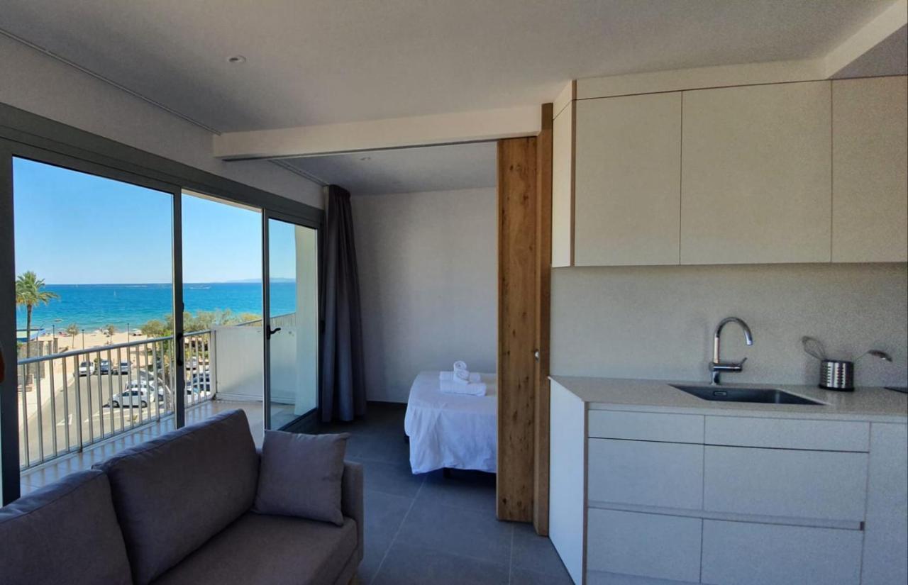 Beautiful Loft, Huge Sunny Terrace, View Over The Beach And Sea Roses Exterior photo