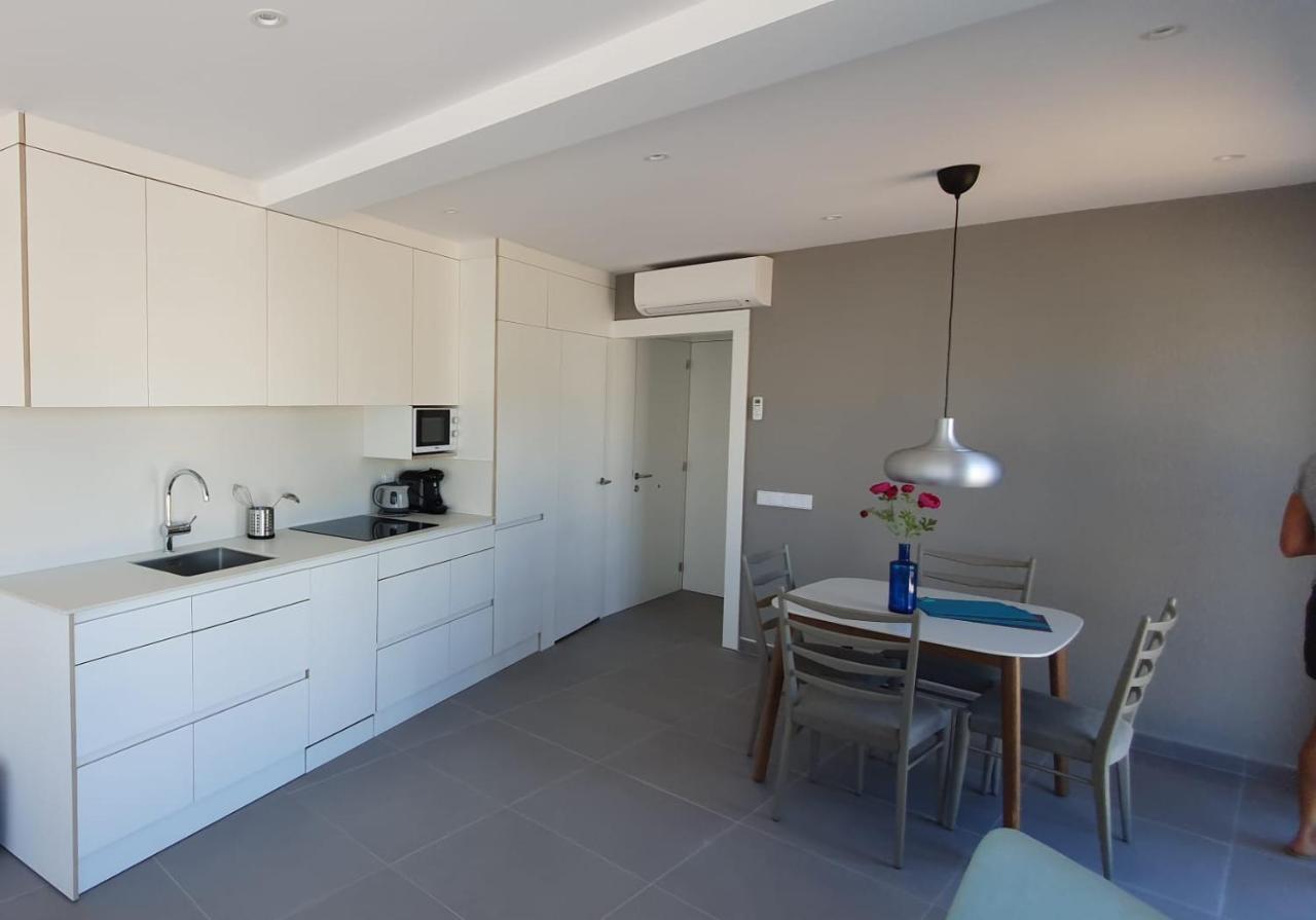 Beautiful Loft, Huge Sunny Terrace, View Over The Beach And Sea Roses Exterior photo