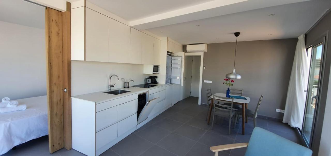 Beautiful Loft, Huge Sunny Terrace, View Over The Beach And Sea Roses Exterior photo