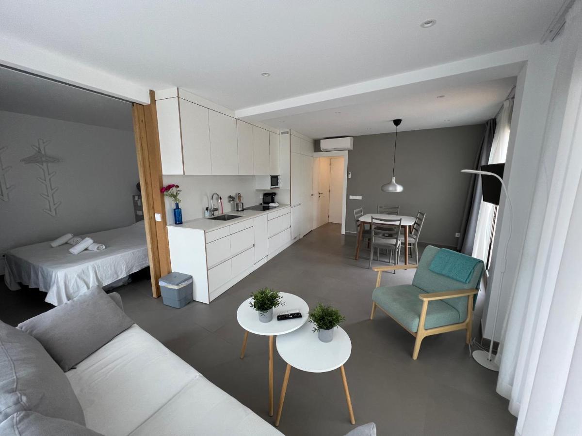 Beautiful Loft, Huge Sunny Terrace, View Over The Beach And Sea Roses Exterior photo