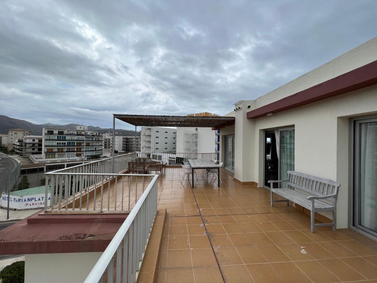 Beautiful Loft, Huge Sunny Terrace, View Over The Beach And Sea Roses Exterior photo